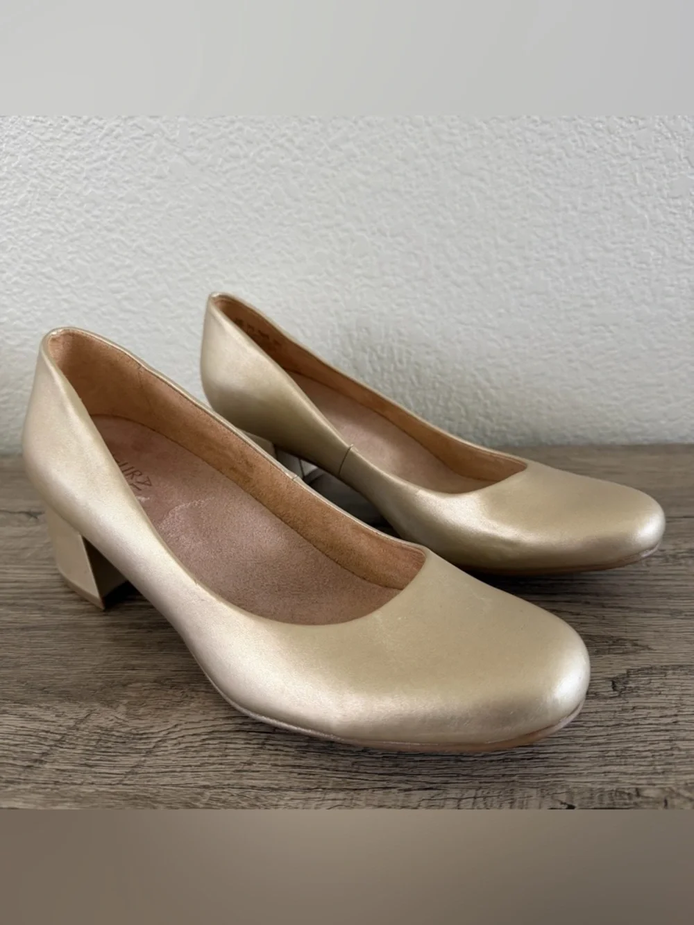 Naturalizer Donelle Closed Toe Classic Dress Pumps Gold Champagne Women's 9.5M